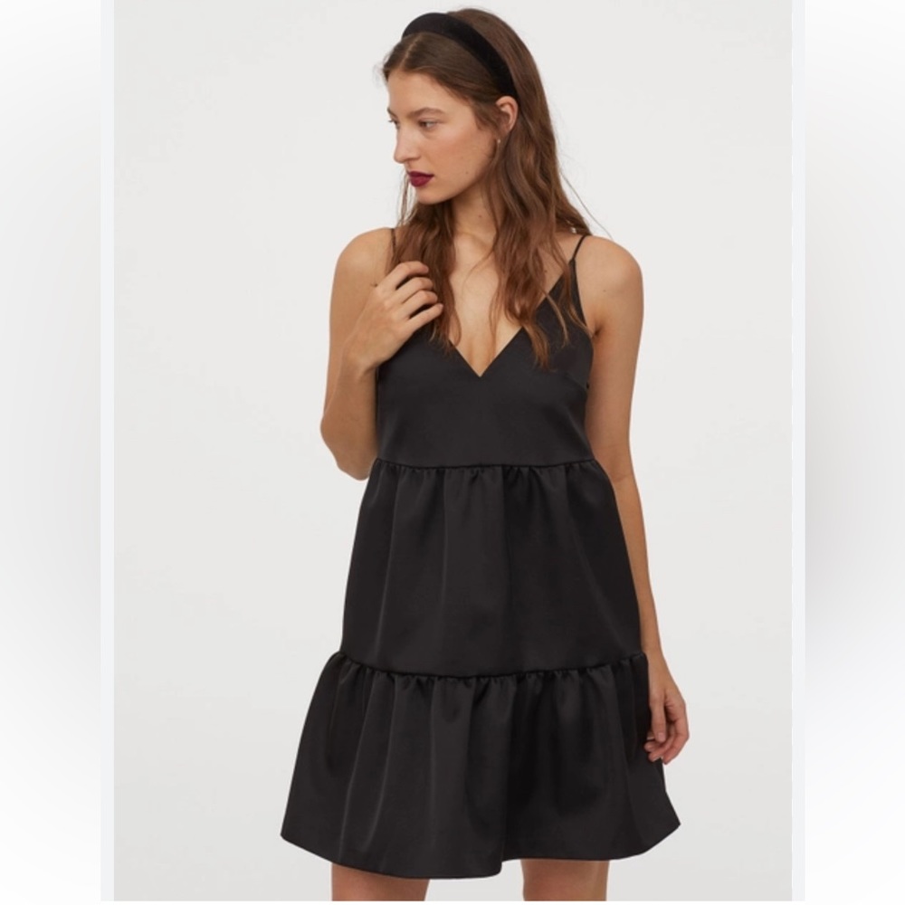 H&M hm tiered thick Satin V-nevk heavyweight black Mini Dress size XXS NWT
